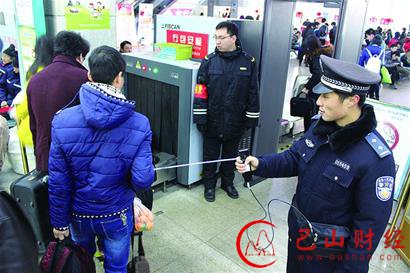 春运安检众生相:水果刀藏文胸内 火机塞进发髻