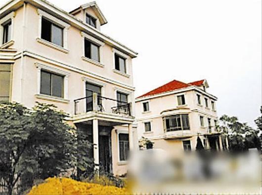 空置9年别墅突现万瓶拉菲若真品市价近亿(图)