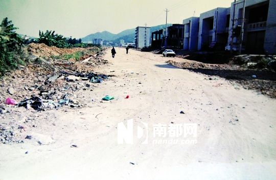 十年前的映月路仍未从楼市崩盘中恢复。