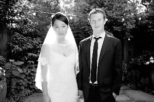 扎克伯格夫妇去年向加利福尼亚州硅谷地区的一家非营利性机构捐赠1800万股“脸谱”股票，市值超过9.7亿美元。 　　（资料图片）