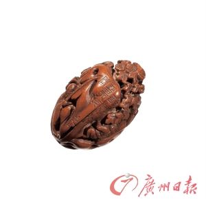清“芝山”洗桐图核雕。