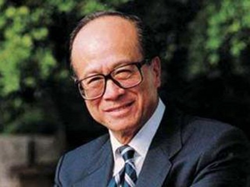 这个脸重如城墙，怎么理解呢？其实说的就是面相中的六府，六府如城墙，厚实稳重，是富翁面相必备的一个重要特征。