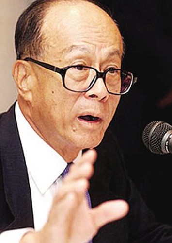 其实十个富翁，九个的眼睛都不会是超大的那种。而一般都是细长、深遂，看起来精神气很足，黑白分明，远远看起来，像看不至好底、深不可测一样。