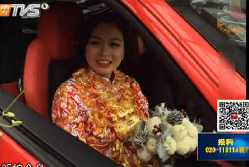 据台湾媒体报道，成都近日出现一位“黄金新娘”，来自深圳殷实家庭的她，身上挂满金饰，这些金饰差不多有5公斤重，价值约140万元人民币。
