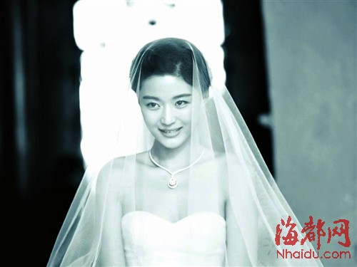 2012年披上婚纱的全智贤