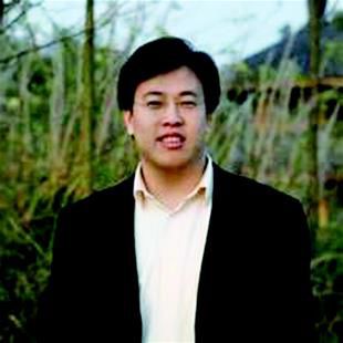 之后，陈大年开始琢磨他的新事业。2012年，内置了几十亿WIFI热点数据的WIFI万能钥匙发布。目前的数据是，总激活用户量超过5亿，月活跃用户达到2.3亿，超过17亿的日均热点连线数，市值突破10亿美金。