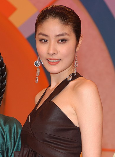 陈慧琳是珠宝大亨的女儿是人尽皆知的事情，陈慧琳时常出席各大盛典倒是与父亲的事业相帮相衬，父女两人倒是合作的愉快。陈慧琳绝对是“白富美”的代表人物，陈慧琳身材高挑，皮肤白皙，即使现在已经是两个孩子的妈了，也依旧美丽动人。 