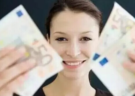 3万元年薪的女人，回家需要洗衣服，做饭，伺候老公哄孩子，看婆婆和老公的脸色。