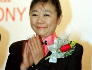 中新网5月18日电据香港《明报》网站报道，香港已故华懋集团主席龚如心死后将830亿港元遗产“全部拨归”华懋慈善基金，香港高等法院及上诉庭早前先后裁定基金只是遗产“信托人”并非“受益人”。基金不服判决上诉至终院，终院18日颁下判辞，驳回基金上诉，裁定基金只是遗产“信托人”。