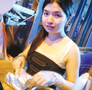 近日,网传女硕士毕业摆摊卖烤脑花一事,在网上掀起了轩然大波,更是引发网友热议,虽说毕业季找工作难,虽说烤脑花也是门技术活儿,但是不至于硕士毕业去卖烤脑花,网友直呼大材小用。 但是,“大材小用”的何止她一人。男生贩卖卫生巾、女生开情趣用品店、送外卖、掏粪、擦皮鞋……为了实现创业梦想,他们大学毕业后,没有选择普通人从事的工作。盘点这些年大学生的奇葩创业,小伙伴儿们,你震惊了吗?