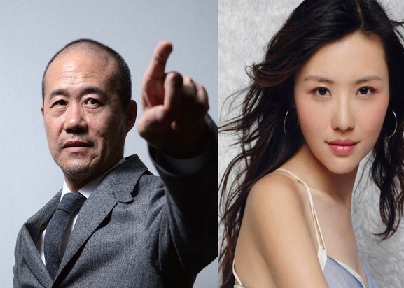 田朴珺：一跃成为大佬另一半田朴珺，不知名演员，常在港片中饰演性感角色，但一直不温不火。2012年10月，网曝地产大亨王石离婚，而新欢正是田朴珺。自此，田朴珺跃上媒体头版。她的多重身份也渐渐浮出—四线女演员、房产大亨新欢、某集团大公子前任;她曾经出演过的角色，甚至每一个演出片段也被网友挖掘出来，广为散播。而相传田朴珺与王石相识于长江商学院，长江商学院为此也大火了一把。 