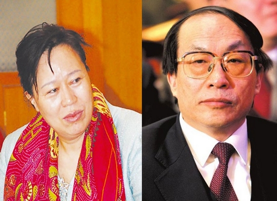 丁书苗：做领导家奴的女商人现年58岁的丁书苗，原本是山西的一个普通商人，自从结识刘志军后，开始飞黄腾达，一直扮演着刘志军代理人的角色。丁书苗被成为“家奴”式的中国商人。根据媒体报道，她卖过鸡蛋，开过饭馆，搞过运输，为弄车皮去找领导，被人家拽出办公室。于是乘领导不在，强行揉搓了内裤，终于把领导感动了。顺着这根藤，丁又攀上了铁道部长刘志军。而审计署披露刘志军案发现经过，线索来自丁书苗。 