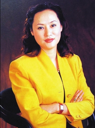 何燕：四川女富豪被调查今年，川籍富豪接连被调查，其中的一名美女富豪更是引人注目。根据新京报记者调查，何燕，北京人，年过半百。多年浸淫四川政商圈，以至于被外界贴上“天府美女富豪”的标签。她曾多次上榜福布斯中国富豪榜和胡润百富榜。2006年，曾被评为胡润榜四川IT首富。而有消息称，何燕被调查是因涉成都市委书记李春城案。 