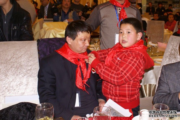 热烈祝贺2010年财富人物慈善颁奖典礼成功举行