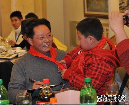 热烈祝贺2010年财富人物慈善颁奖典礼成功举行