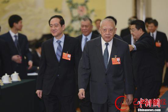 董建华,索罗斯,不予置评,冒险,谨慎