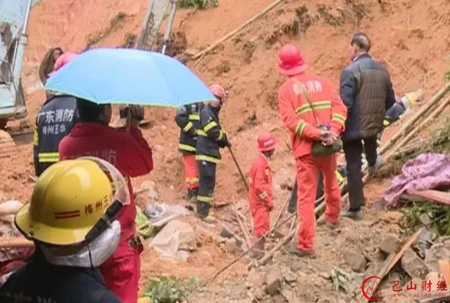 　广东山体崩塌 母女3人睡梦中被埋
