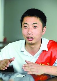昨天，青年企业家王志刚接受本报记者采访。记者金思柳 摄