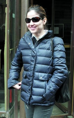 索罗斯的前女友费雷尔在庭上掌掴索罗斯。 索罗斯的前女友费雷尔在庭上掌掴索罗斯。