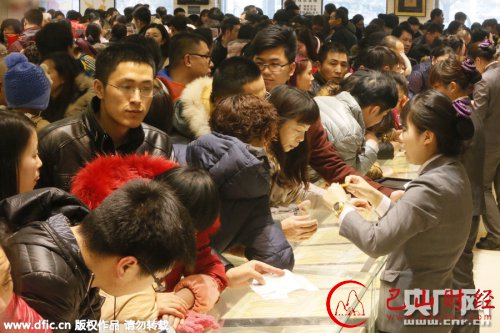 北京,黄金卖场,抢金,狂潮,“金猴”,一天半,25公斤