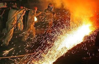 冶金工业规划研究院12月7日发布的2016年我国和全球钢材需求预测成果报告显示,2015年我国钢材实际消费量为6.68亿吨,同比下降4.8%;2016年我国钢材实际消费量为6.48亿吨,同比下降3%。