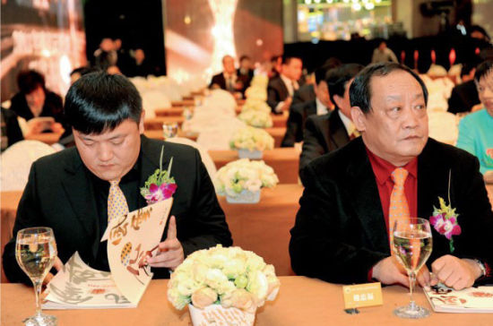 楼忠福(右)、楼明(左) 楼忠福(右)、楼明(左)