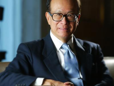 掌握穷变富的哲理，迈向富人行列 
