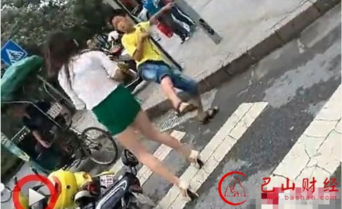 男孩,当街,追打,短裙,少妇