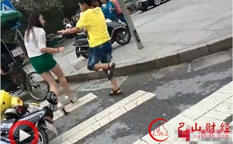 男孩,当街,追打,短裙,少妇