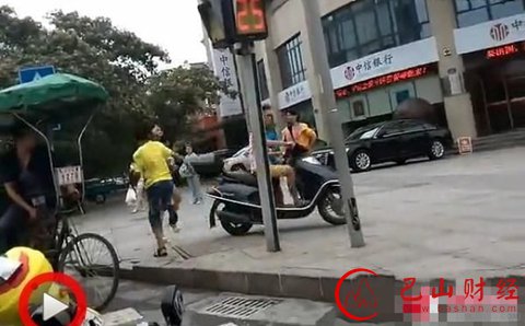 男孩,当街,追打,短裙,少妇