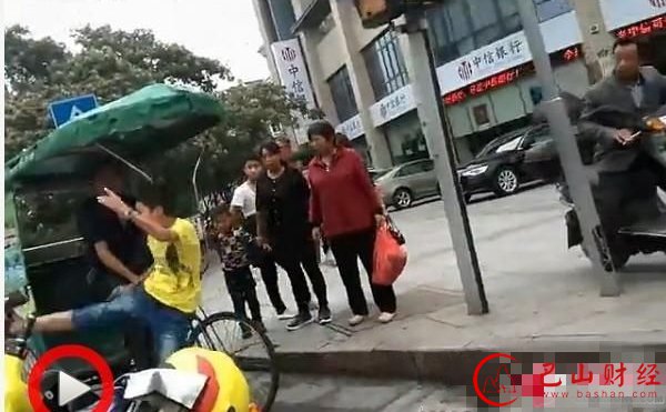 男孩,当街,追打,短裙,少妇