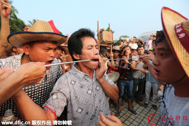 海南,民俗,钢钎穿腮