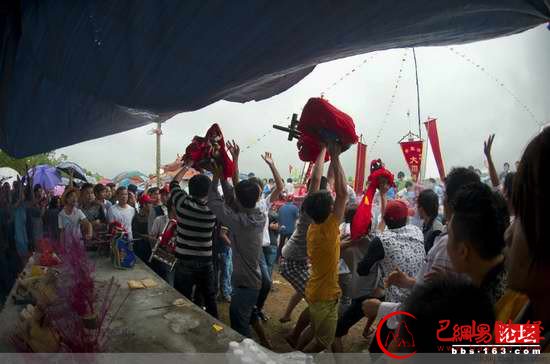海南,民俗,钢钎穿腮