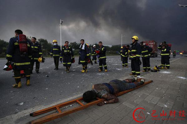 爆炸,消防员,死亡,医院