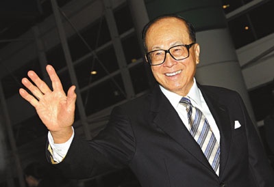 “信义”一直是正直君子们的座右铭，也是许多父母对孩子的期望。李嘉诚能发展到今天，正如他自己所言，靠努力，更靠信义。在生意场上，李嘉诚笃信信誉是宝贵的经营资本，他时时把这种经营思想传给儿子。 有时候，他对信义几乎到了痴迷的程度。而这种痴迷也正影响了他的两个儿子，可以说，这十个字是李嘉诚对经商儿子们最大的忠告。 