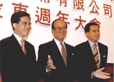 21世纪最贵的是人才，而人才中最贵的是全才。李嘉诚告诫他的儿子们说，在一个真正的商业人士眼中，应该是只有赢利的业务，而没有永远的业务。任何一项业务，当它走过自己的成熟阶段之后，必将走向衰落，而这个时候如果不进行自我调整，还抱着不放，必将随着该项业务的衰落而走向失败。 
